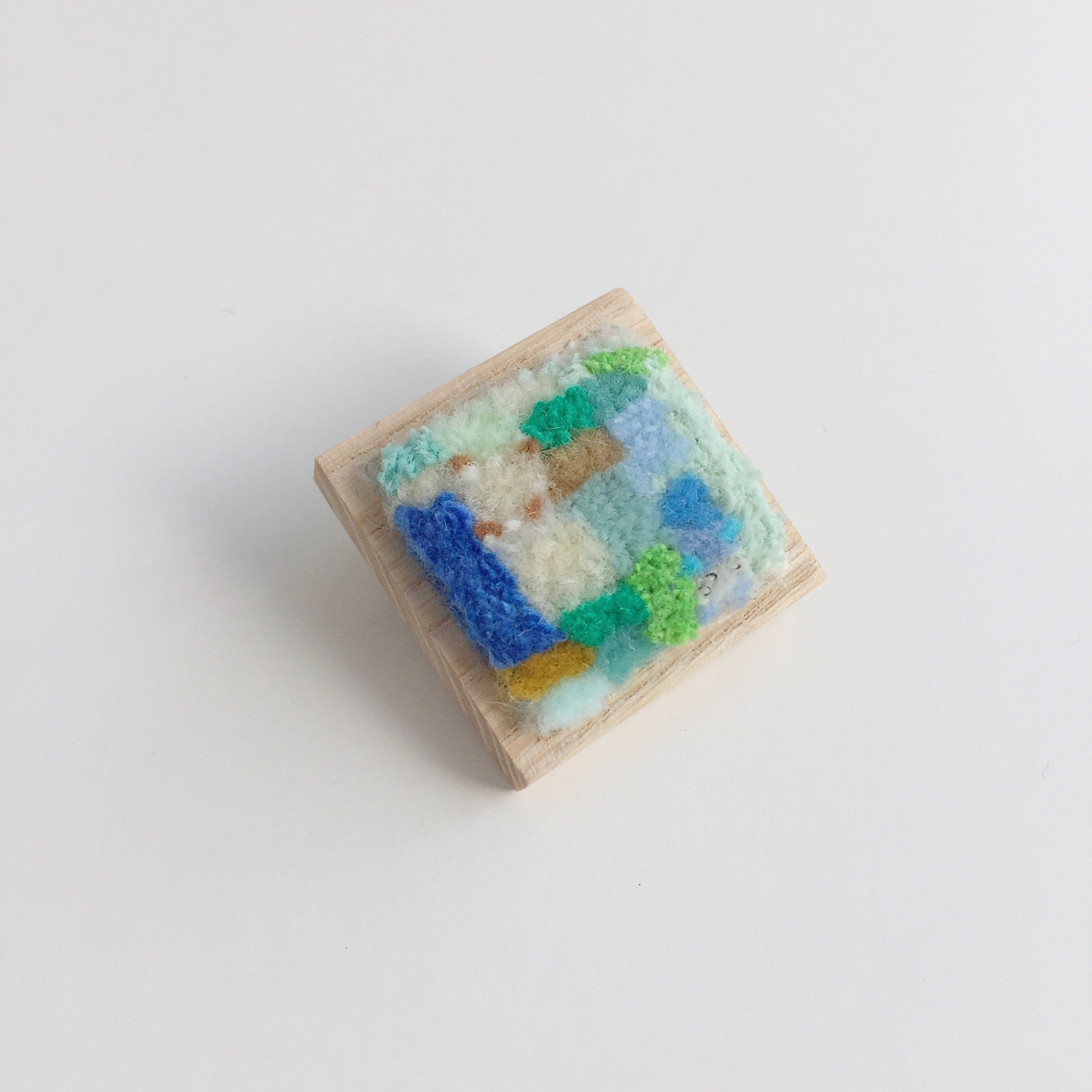 Brooch: HOBBY FARM
